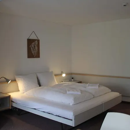 אכסניה - Elements