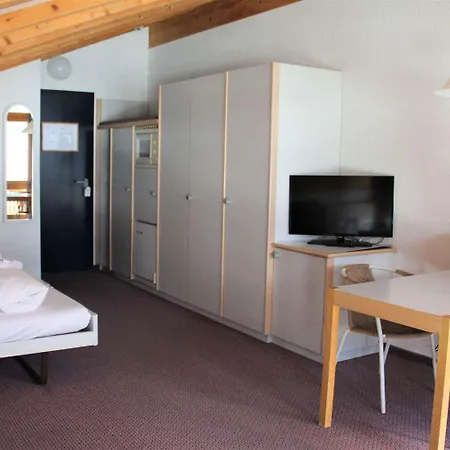 אכסניה - Elements