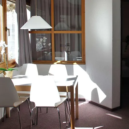 - Elements אכסניה *