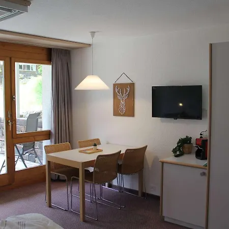 - Elements אכסניה גרינדלוולד