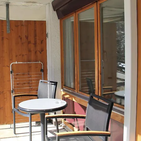 אכסניה - Elements *